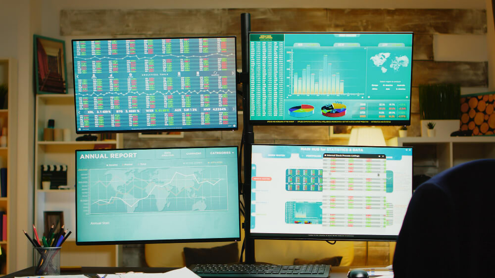From Chaos to Clarity: How Can I Display Different Dashboards on Multiple Screens to Maximize Efficiency
