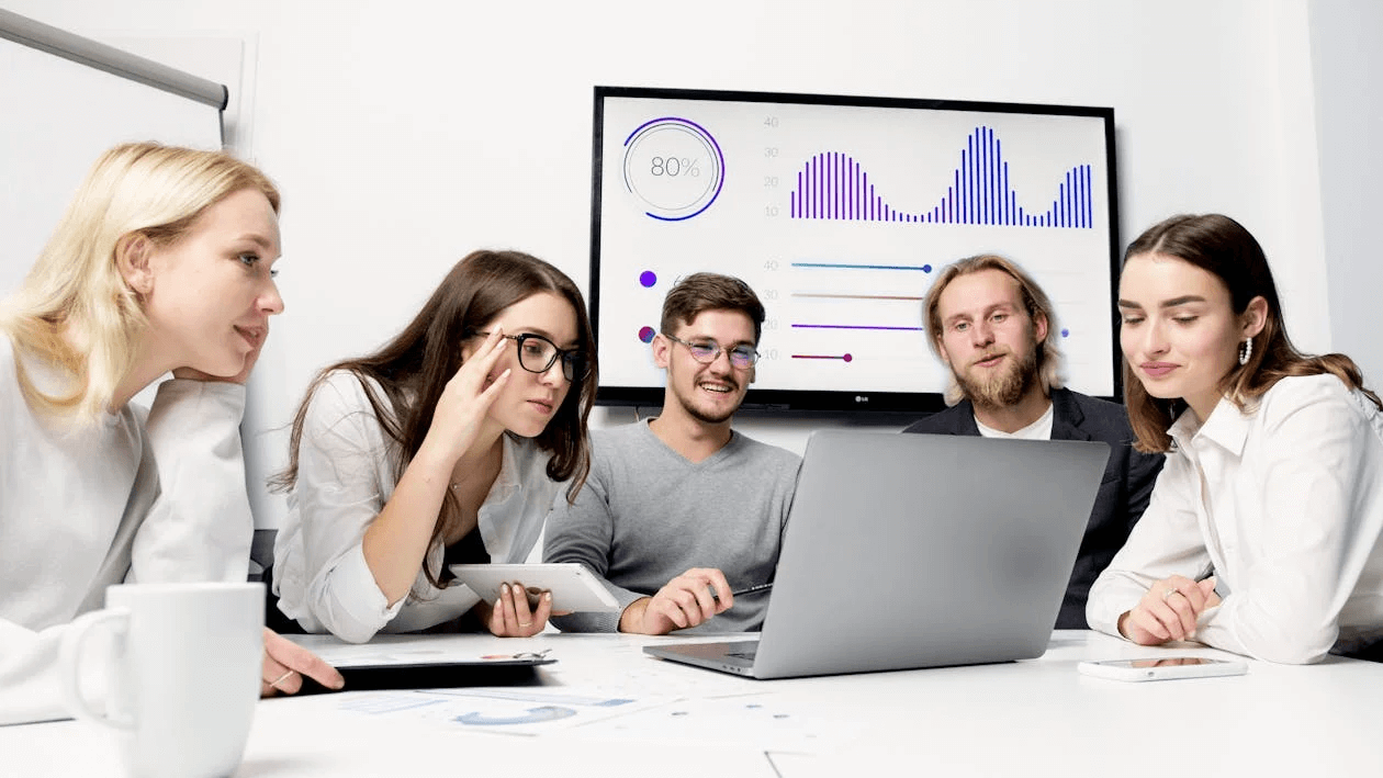 Digital Signage for Employee Communications Is More Effective Than Email