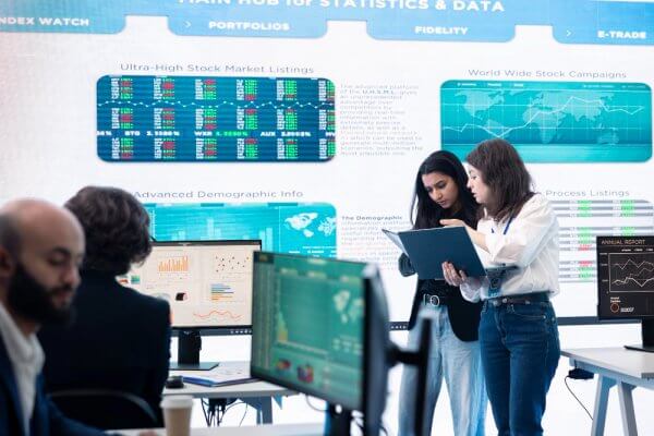 Meeting Rooms & KPI Dashboards: Best Practices to Display Corporate ...